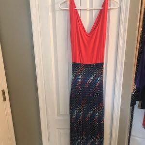 Like new Gilli Maxi Dress